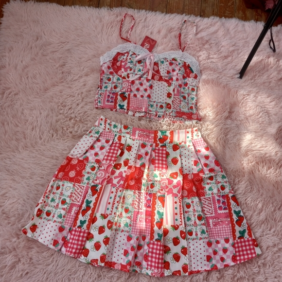 ⭐HOST PICK 🍓 Strawberry kawaii cropped top w/pleated skirt set! 😍 lace trim - Picture 11 of 12